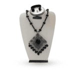 عقد العقيق الأسود 2