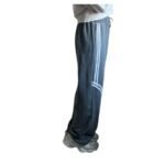 Relaxed fit pants with trendy side stripes