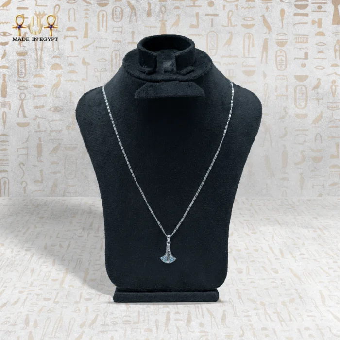 ⁦تميمة الزهرة الزرقاء⁩ - الصورة ⁦1⁩