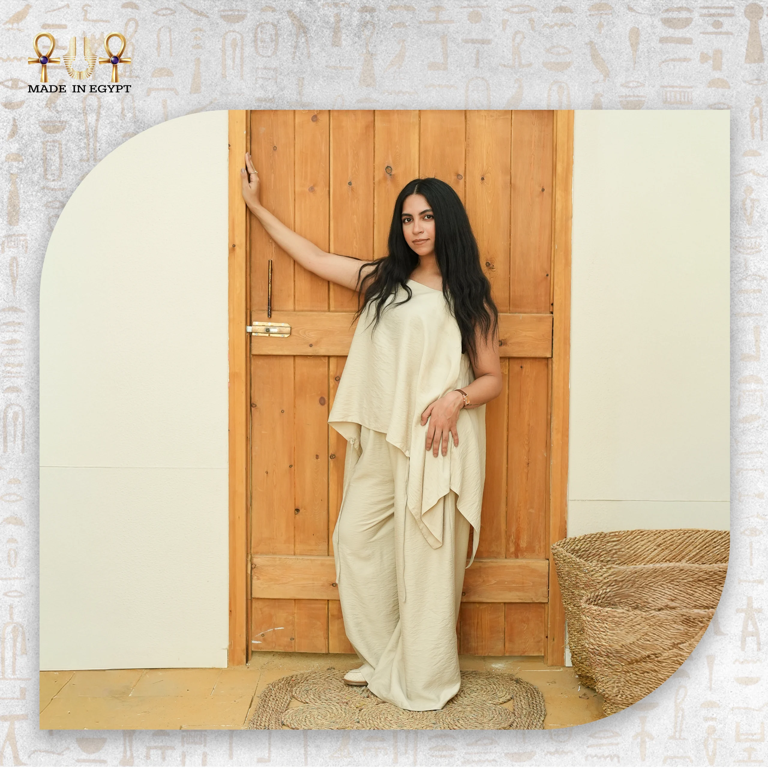 SANDY BEIGE WOMAN CUT SET@5B