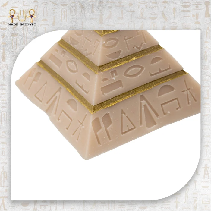 ⁦كيرفد بيراميد كاندل⁩ - الصورة ⁦3⁩