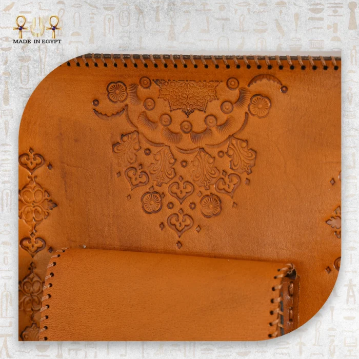 ⁦شنطة جلد تراثية⁩ - الصورة ⁦3⁩