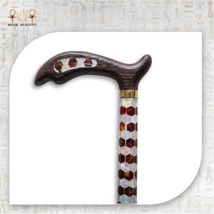 ⁦عكاز مطعّم بالصدف اليدوي⁩ - الصورة ⁦1⁩