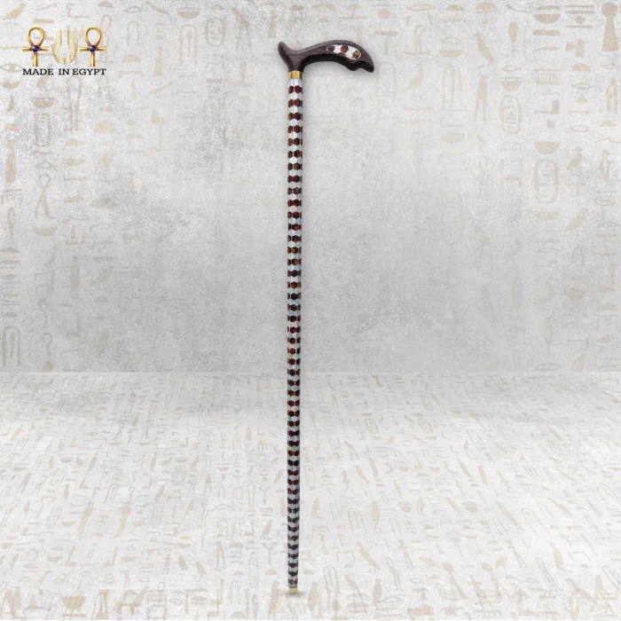 ⁦عكاز مطعّم بالصدف اليدوي⁩ - الصورة ⁦3⁩