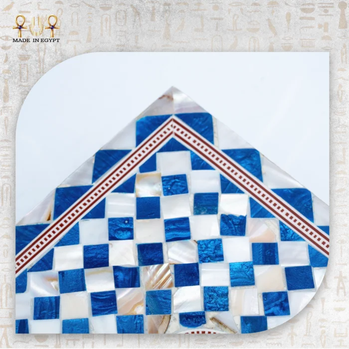 ⁦علبة مناديل مطعّمة بالصدف⁩ - الصورة ⁦3⁩