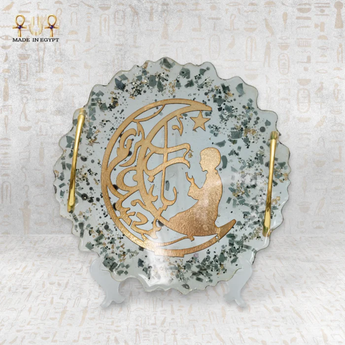 ⁦صينية تقديم ريزن رمضانية – هلال ذهبي مع طفل يدعو⁩ - الصورة ⁦2⁩