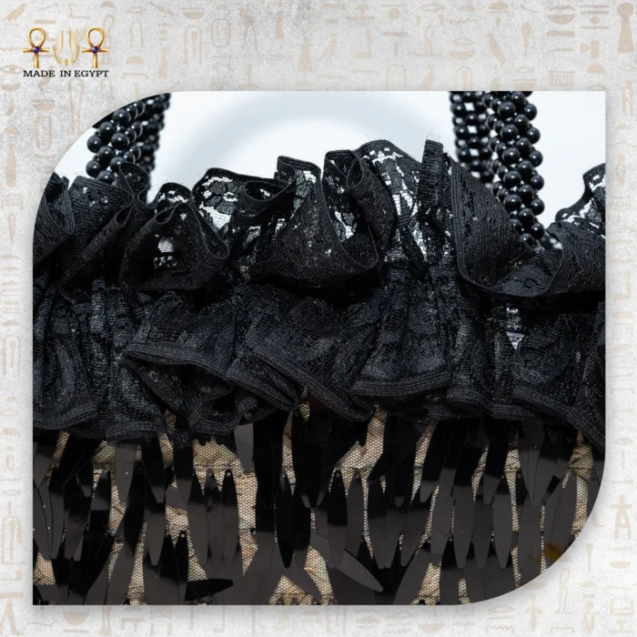 ⁦حقيبة سهرة سوداء من نسج النخيل⁩ - الصورة ⁦4⁩