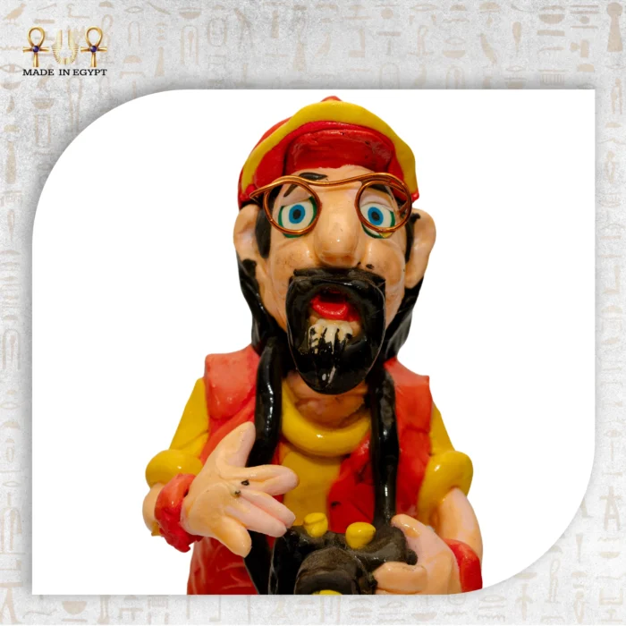 ⁦مجسم السائح بالكاميرا⁩ - الصورة ⁦3⁩