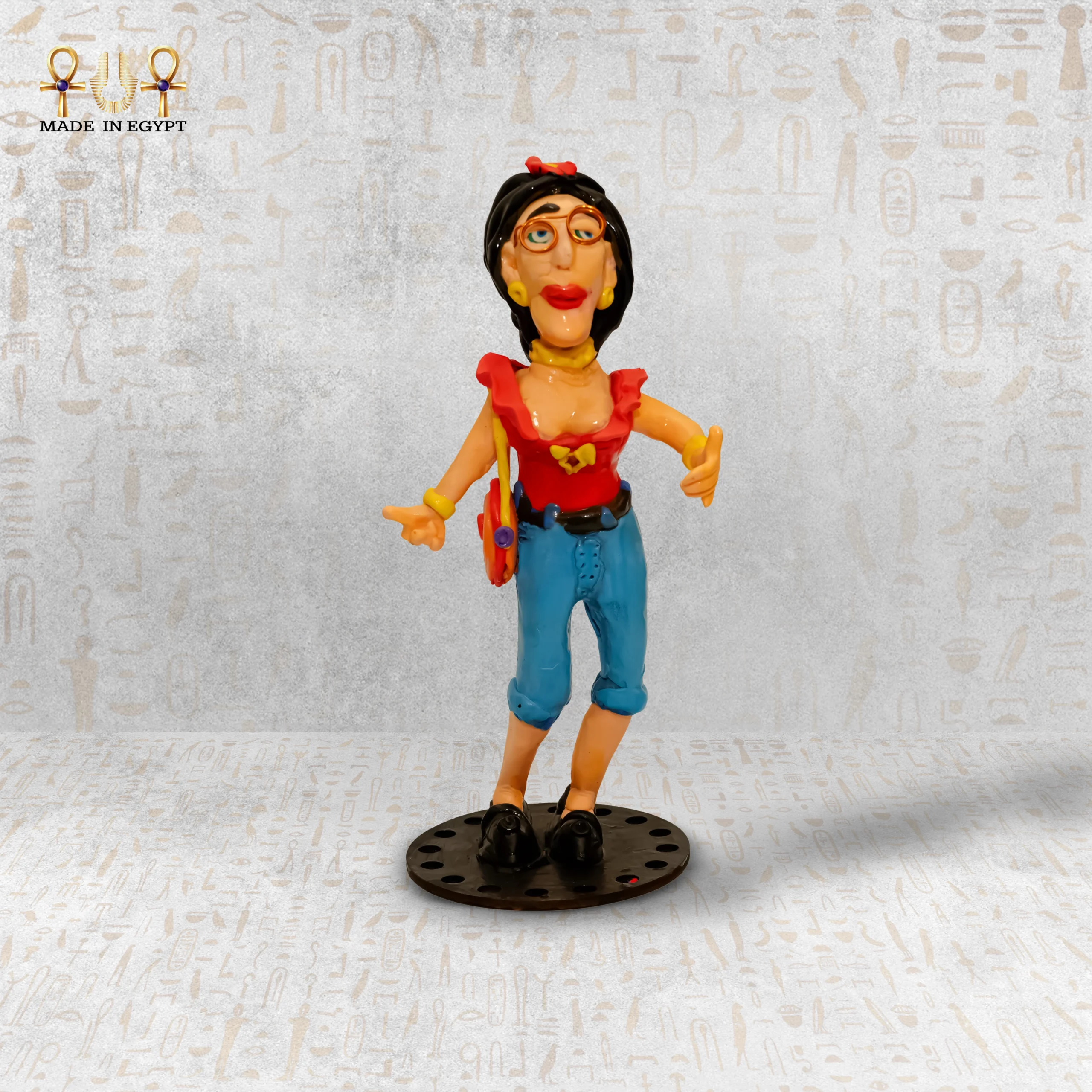 @4A Urban Girl Figurine مجسم بنت المدينة العصرية - الصورة 1