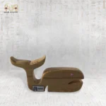 تمثال حوت صغير