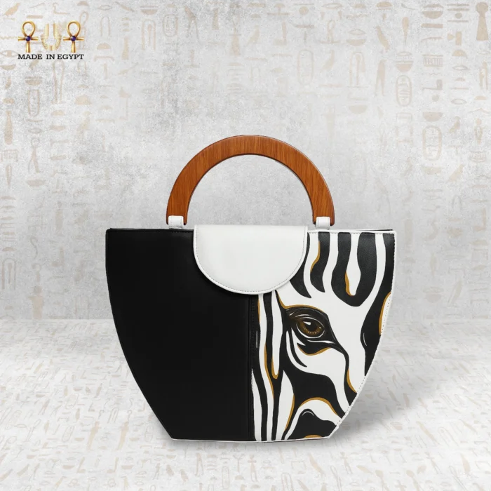 ⁦حقيبة روح الزِبرا – جلد طبيعي برسم يدوي⁩ - الصورة ⁦1⁩