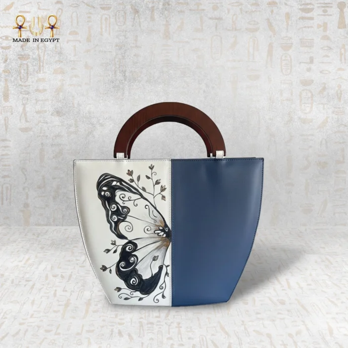 ⁦حقيبة الفراشة الزرقاء – جلد طبيعي برسم يدوي⁩ - الصورة ⁦1⁩