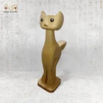 تمثال قطة خشبية