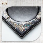 ⁦طفاية سجائر سوداء فاخرة بلمسات ذهبية⁩ - الصورة ⁦3⁩