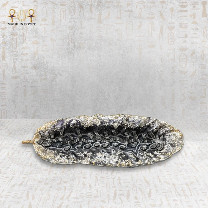 ⁦طفاية سجائر ريشة فاخرة باللون الأسود والذهبي⁩ - الصورة ⁦1⁩