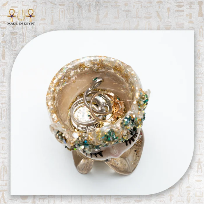 ⁦حاملة مجوهرات أنثوية بالريزن بتاج لامع⁩ - الصورة ⁦3⁩