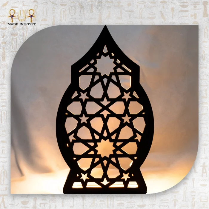 ⁦Black Decorative Metal Lantern with Islamic Geometric Design⁩ - الصورة ⁦2⁩