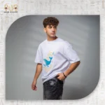 ⁦تيشيرت أوفر سايز بطبعة الحوت الرقمية⁩ - الصورة ⁦3⁩