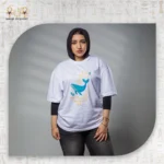 ⁦تيشيرت أوفر سايز بطبعة الحوت الرقمية⁩ - الصورة ⁦7⁩