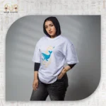 ⁦تيشيرت أوفر سايز بطبعة الحوت الرقمية⁩ - الصورة ⁦6⁩