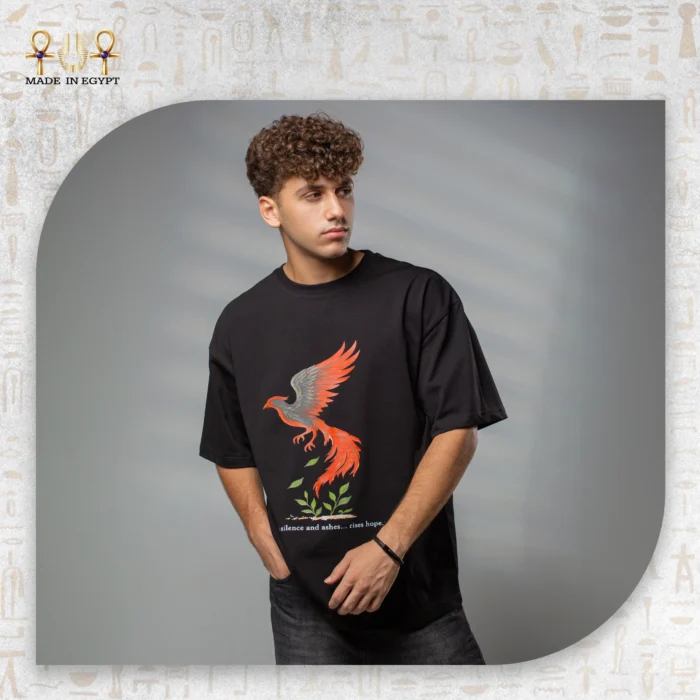 ⁦تيشيرت أوفر سايز بطبعة طائر الفينيق⁩ - الصورة ⁦2⁩
