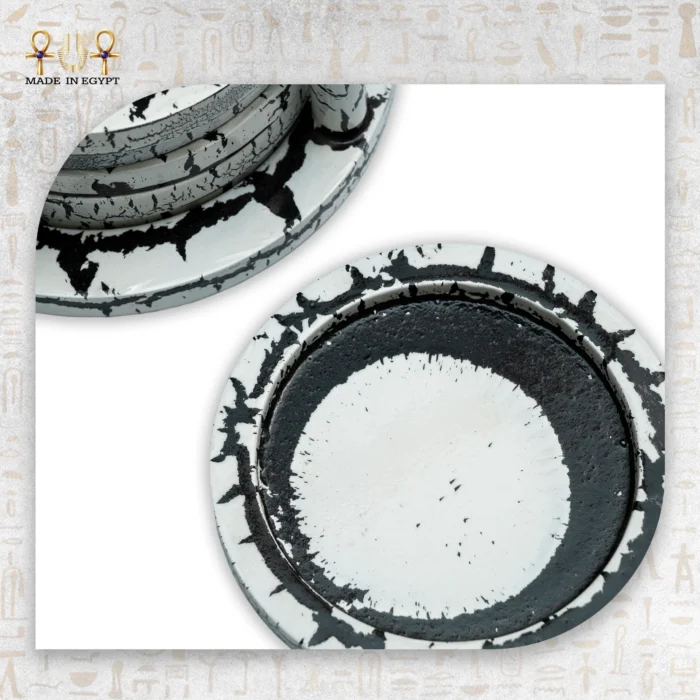 ⁦Black Marble Effect Round and Flower Coaster Set⁩ - الصورة ⁦3⁩