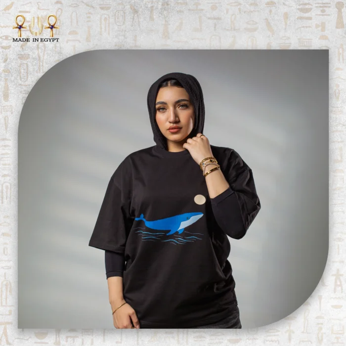 ⁦تيشيرت أوفر سايز بطبعة الحوت والقمر⁩ - الصورة ⁦7⁩