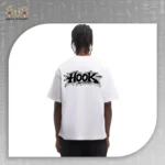 ⁦تيشيرت أوفر سايز بطباعة شعار Hook جرافيتي⁩ - الصورة ⁦4⁩